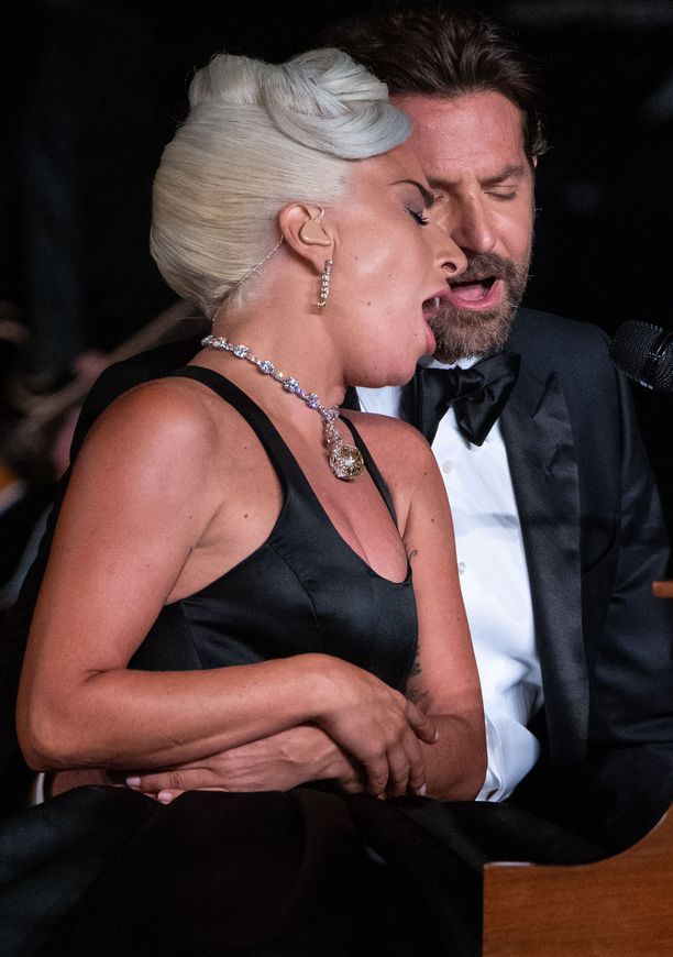 Lady Gagan ja Bradley Cooperin yhteisesitys oli Oscar-gaalan puhuttaneimpia aiheita.