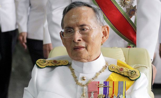 Thaimaan kuningas Bhumipol on maailman pisimpään hallinnut monarkki. Kuva on vuodelta 2011.