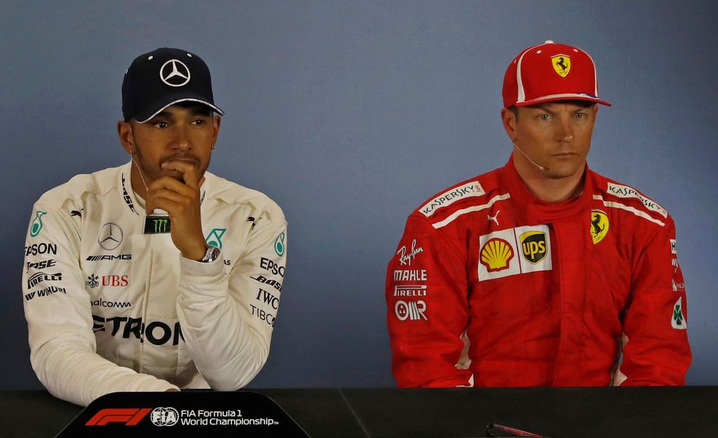 Räikkönen ja Hamilton asettuivat poikkiteloin lehdistötilaisuudessa - Jäämies kuin kotonaan kuumuudessa