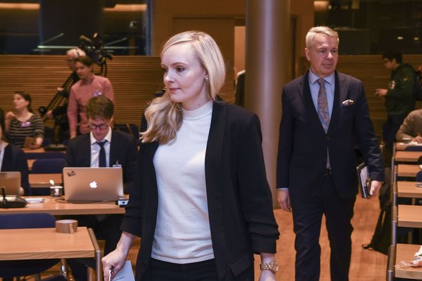 Vihreiden kannatus on syöksykierteessä. Kuvassa puolueen puheenjohtaja, sisäministeri Maria Ohisalo ja ulkoministeri Pekka Haavisto.