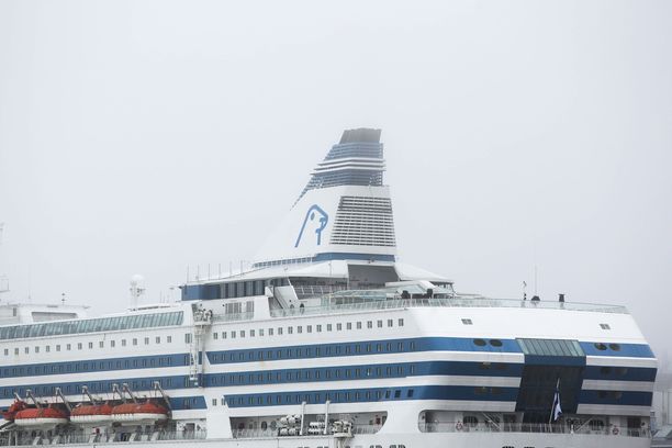 Matkustaja ihmeissään: Ruotsin-laivan buffettia väitettiin loppuunmyydyksi  - ravintola olikin puoliksi tyhjä
