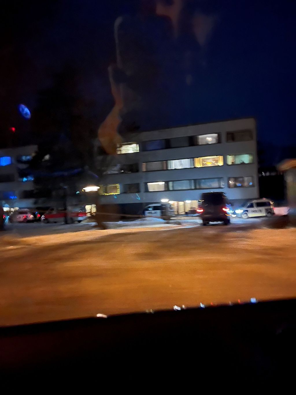 Poliisi otti epäillyn väkivalta­rikollisen kiinni Helsingin Konalassa: Asukas väittää nähneensä ruumiin