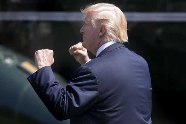 Presidentti Trump viettää parhaillaan virallista 17 päivän lomaa golf-klubillaan New Jerseyssä. Presidentin mukaan loma on kuitenkin työntäyteinen.