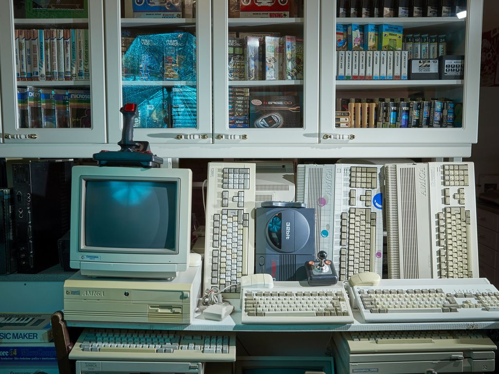 Arin keräily lähti pahasti käsistä: muutti talonsa yksityismuseoksi – kasassa jo yli 1000 tietokonetta ja pelikonsolia