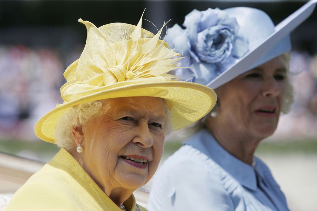 Kuningatar Elisabet yllättää: haluaa Camillasta kuningattaren