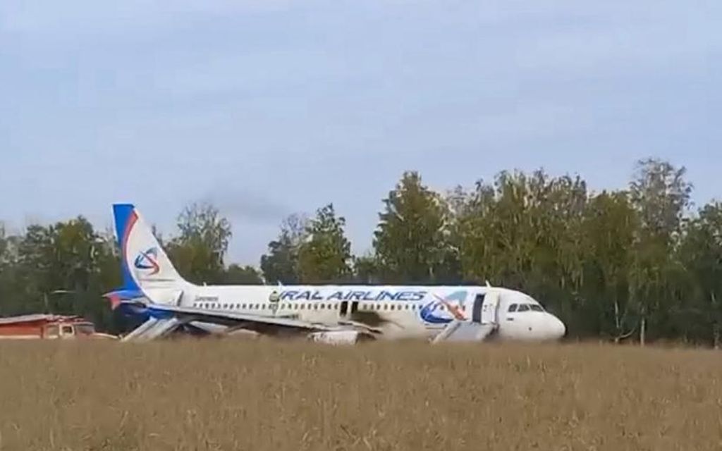 Polttoaine loppui: Venäläinen A320-matkustajakone mätkähti pellolle