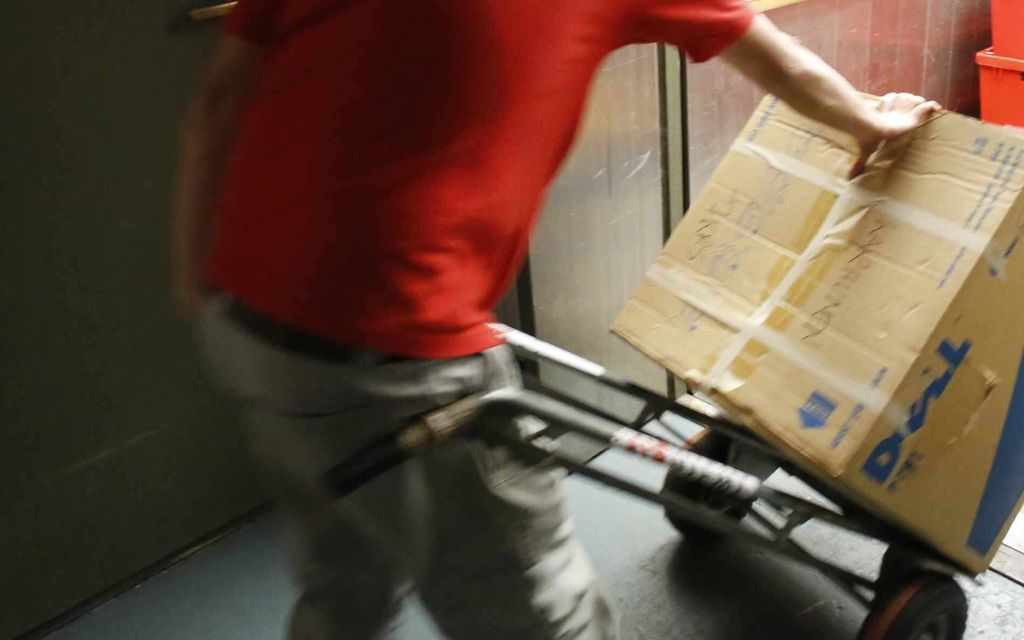 Nainen syytti muuttofirmaa karuista tuhoista – Linnoittautui kotiinsa