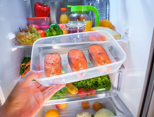 Jääkaapin lämpötila kannattaa silloin tällöin tarkistaa, jotta ruoka säilyy siellä varmasti hyvänä.