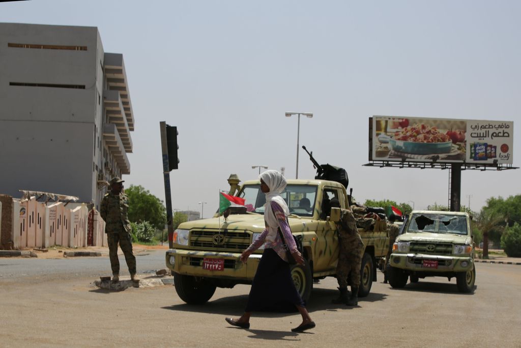 Yli 120 mielenosoittajaa tapettu – tästä Sudanin verisessä kriisissä on kyse