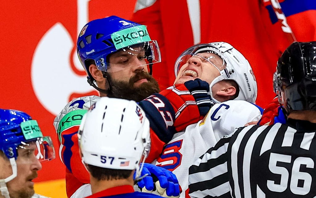 Kuva: MM-puolivälierässä raju kuristus – NHL-tähti irvisti tuskasta
