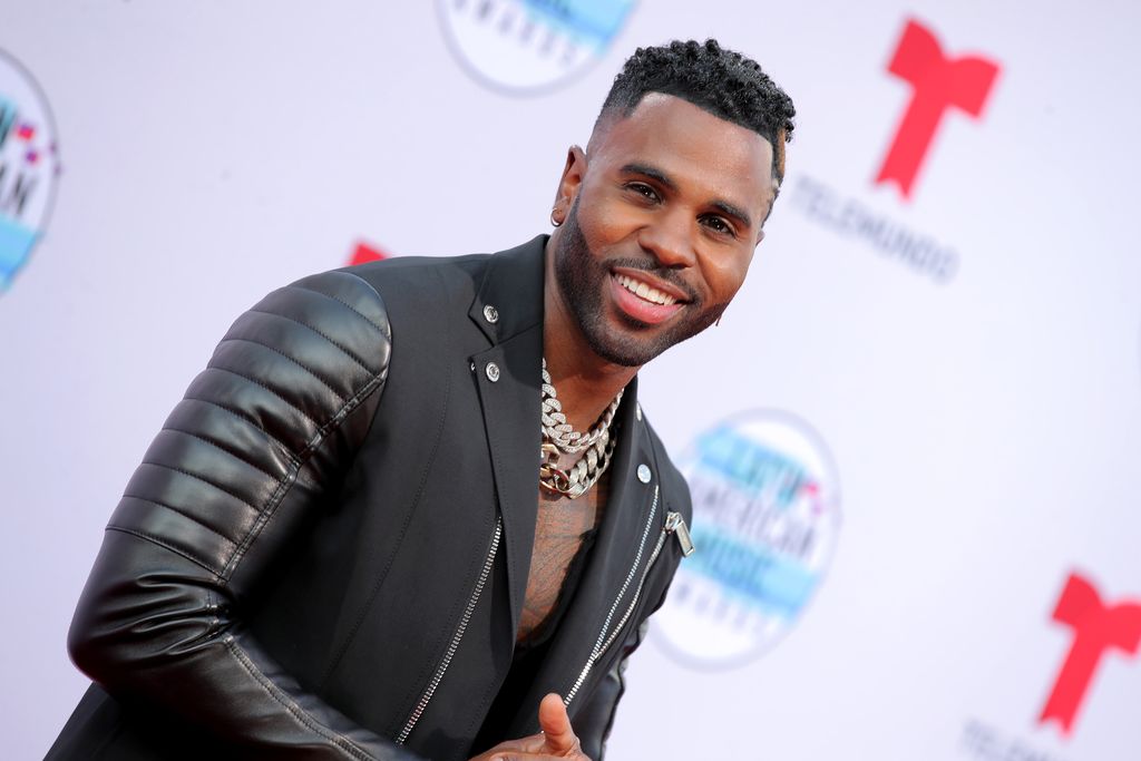 Supersuosittu muusikko Jason Derulo julkaisi härskin kuvan itsestään - vastasi napakasti suomalaisfanin kysymykseen: ”Anakonda”