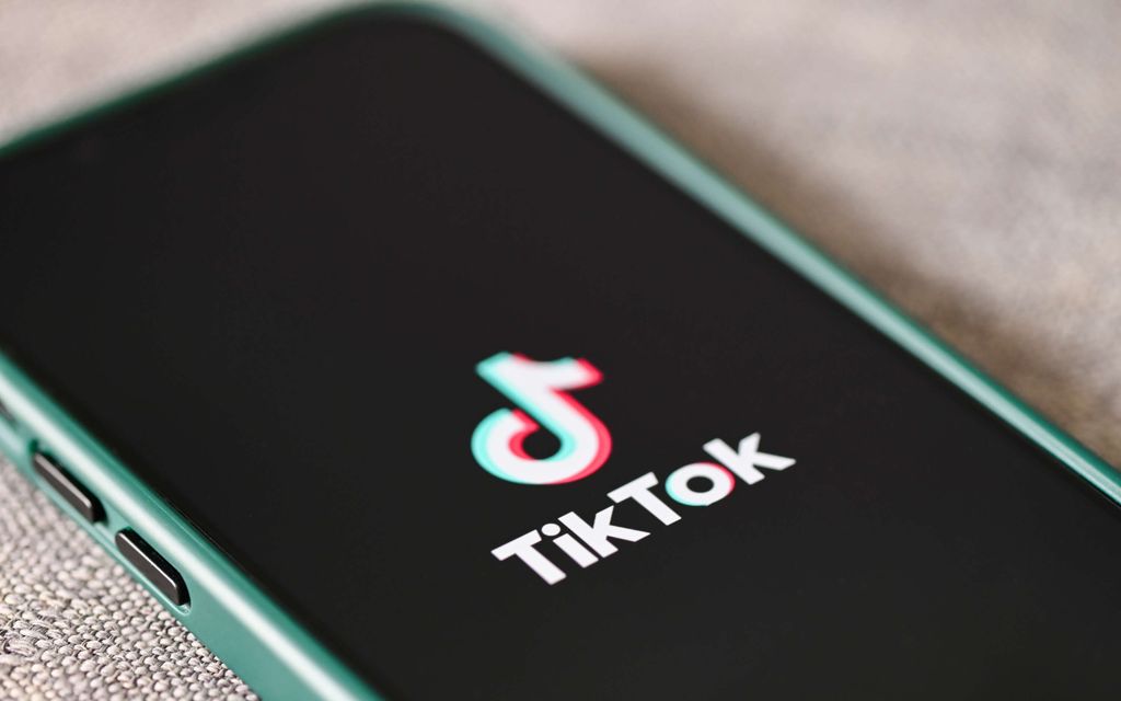 Striimaaja vahingoitti itseään suorassa lähetyksessä ja kuoli – Tiktok vaikenee