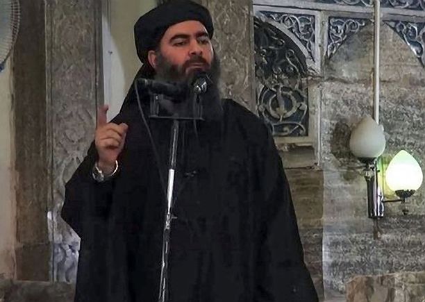 Isis-terroristijärjestön videolta otettu kuvakaappaus Abu Bakr al-Baghdadista. 