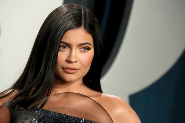 Kylie Jenner on toistuvasti kiistänyt kirurgin veitsen alla käymisen.