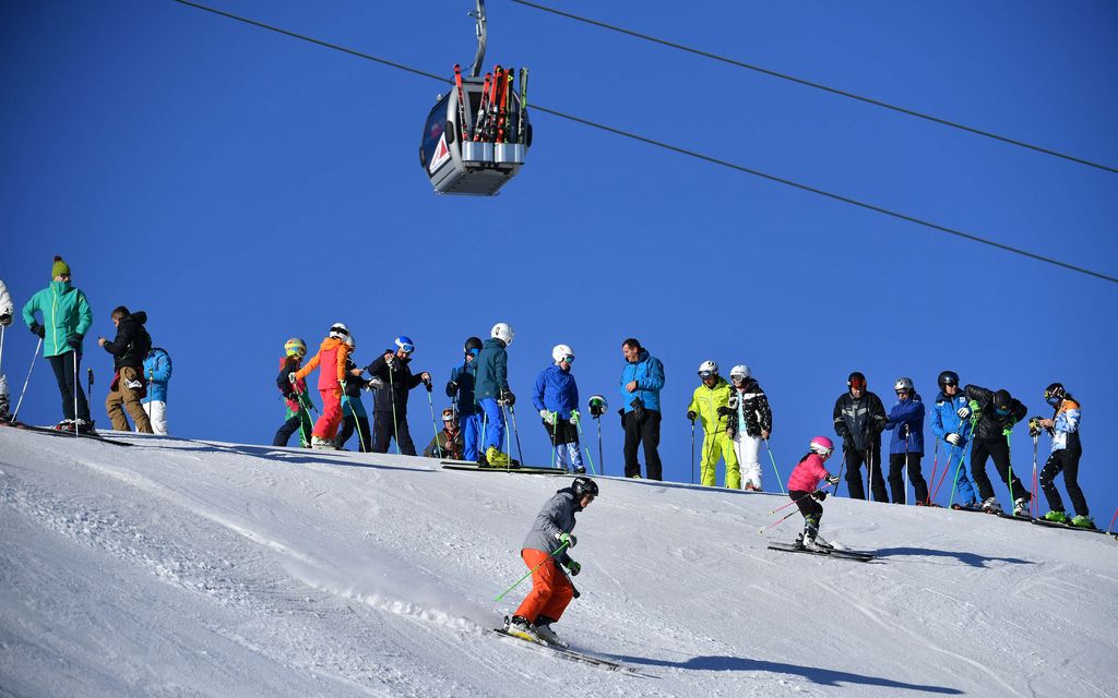Lumivyöry vei kolmen ihmisen hengen turistien  suosikki­kohteessa Alpeilla