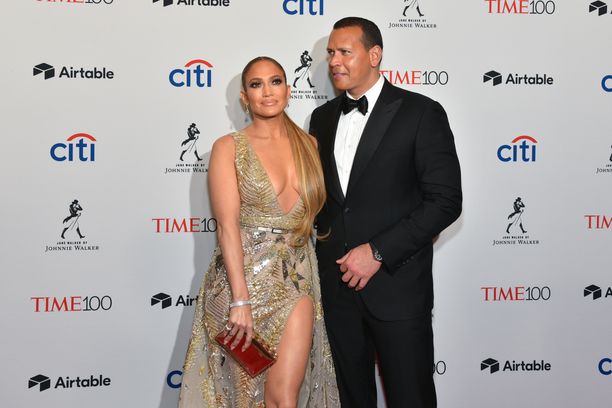  Jennifer Lopez ja Alex Rodriguez joutuivat siirtämään häitään koronapandemian vuoksi.