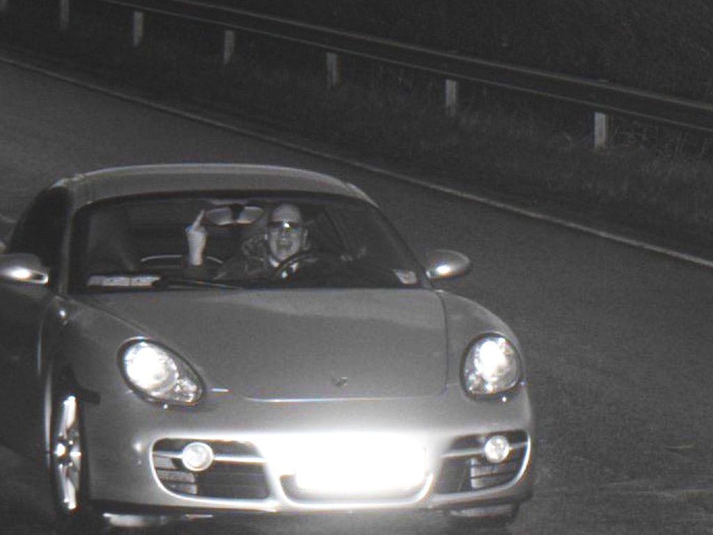 Peltipoliisipotrettien aatelia: Porsche-kuski ajoi kameraan keskisormi pystyssä - ”Ylinopeuteni ei ole vaaraksi kenellekään”