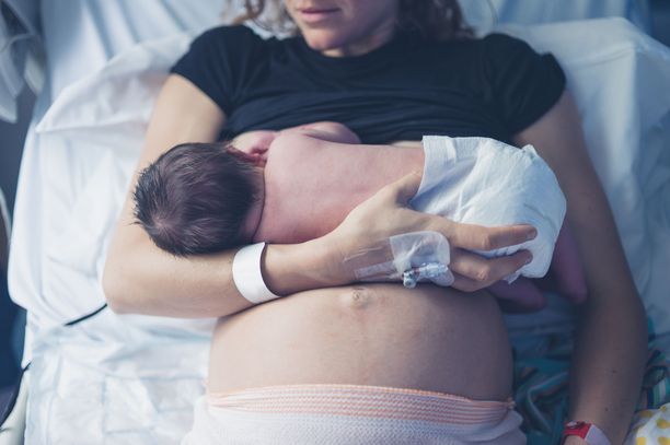Syntymän hetki vauvalle: kipuja ja stressiä