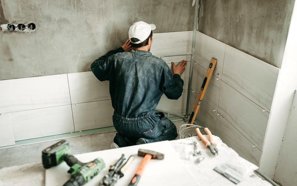 Helsinkiläinen kylpyhuone haisi voimakkaasti homeelle – Käsittämätön virhe arvokkaassa asunnossa