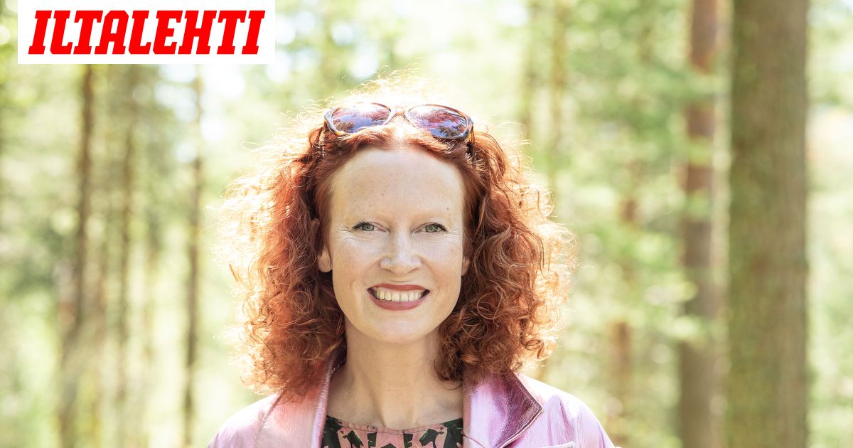 Saimi Hoyer harvinaisissa yhteiskuvissa perheensä kanssa