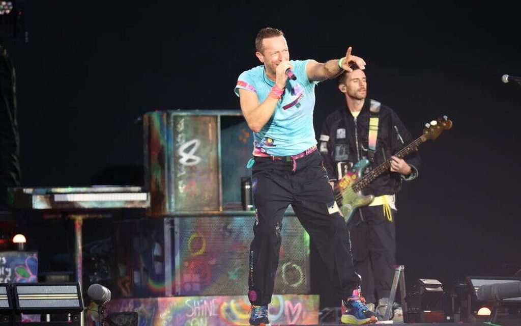 Coldplayn Chris Martin vakuuttaa suomen kielen taidoillaan – Katso video
