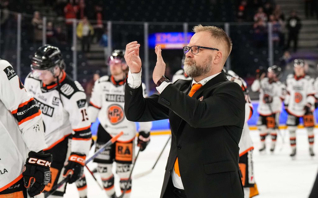 HPK:n pää­valmentajalta viileä vastaus telotusta super­tähdestään – ”Mitä veikkaat?”