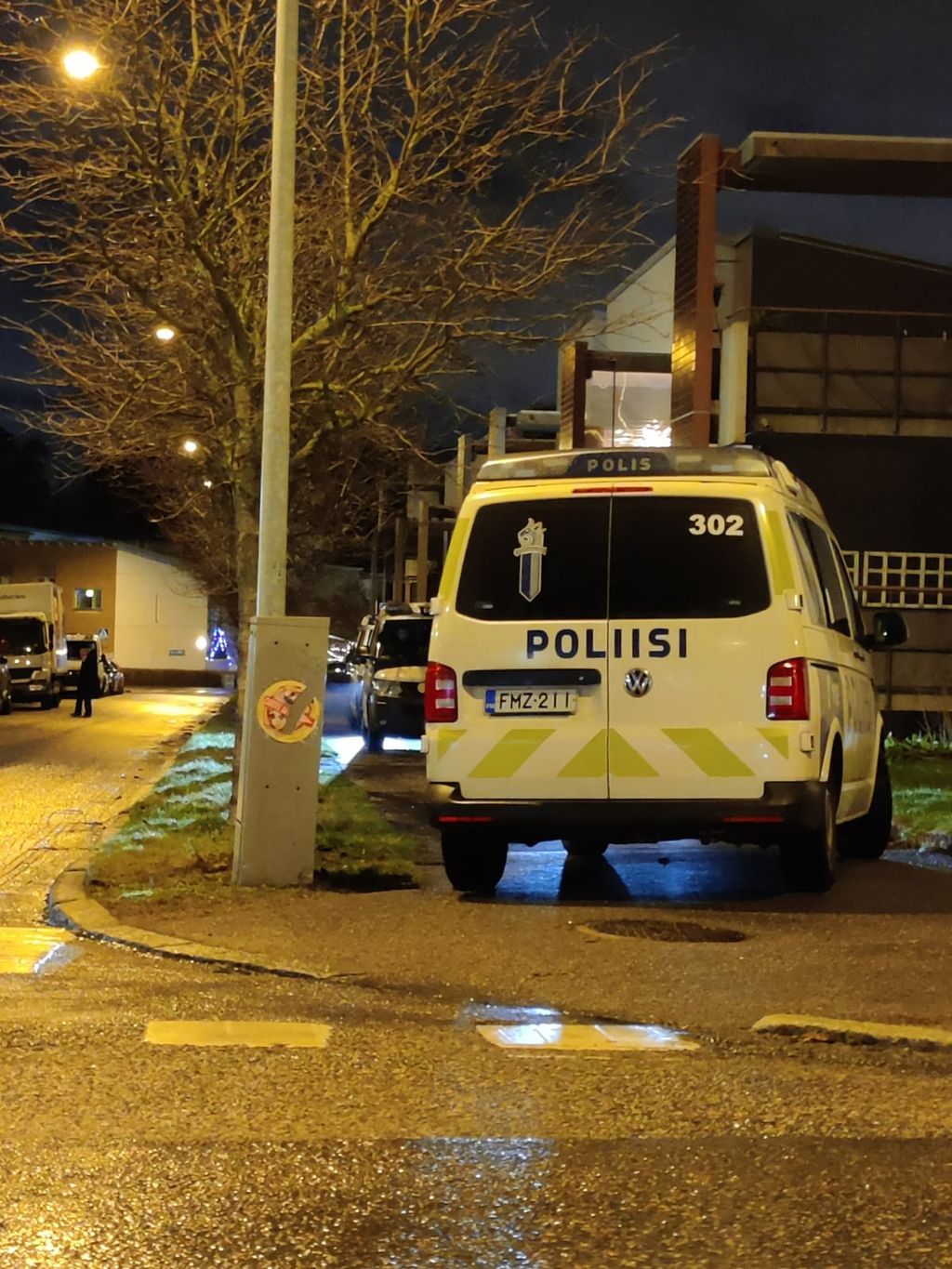 Poliisilla iso operaatio Helsingin Kivikossa – yhtä ammuttiin jalkaan yksityisasunnossa