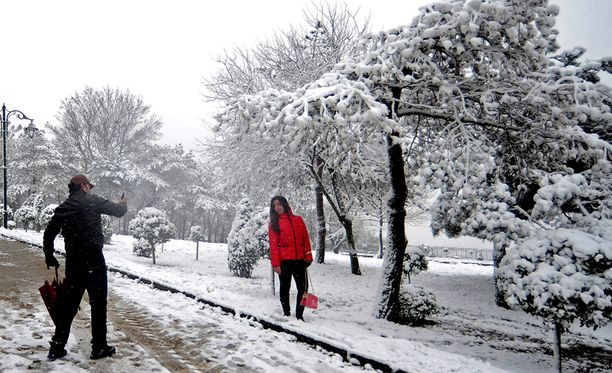 Istanbulissa satoi lunta vuoden vaihteessa.