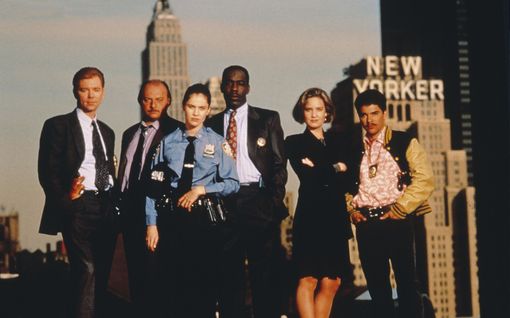 Muistatko rikossarja NYPD Bluen? Tältä 90-luvun näyttelijä­tähdet näyttävät nyt
