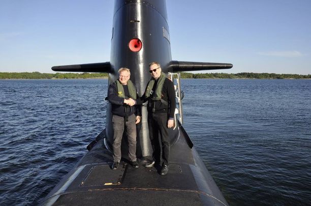 Suomen puolustusministeri Jussi Niinistö tapasi Ruotsin kollegansa Peter Hultqvistin toukokuussa Ruotsissa. Luottamuksellisia keskusteluja käytiin sukellusveneessä.