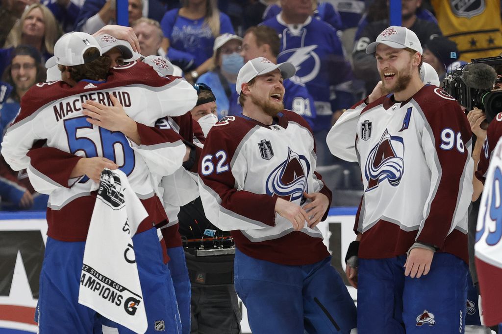 Näin paljon Suomen uudet NHL-mestarit ovat tienanneet urillaan – toisella sopimus katkolla