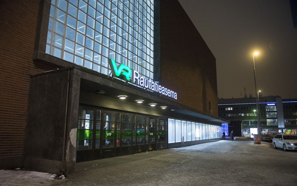 Veturi suistui kiskoilta Tampereella – Merkittäviä viivästyksiä juniin