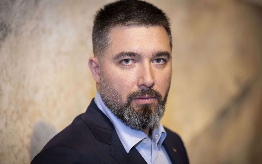 Kansan­edustajan vati nurin – ”Perverssi tirkistely­rituaali”