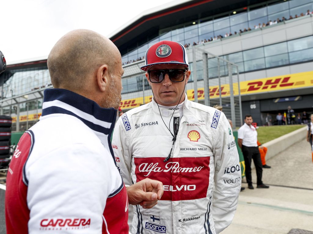 Alfa Romeo takoo parempaa tulosta kuin vuosikausiin – Kimi Räikkönen esitti oman tyhjentävän arvionsa: ”Näyttää paskalta”