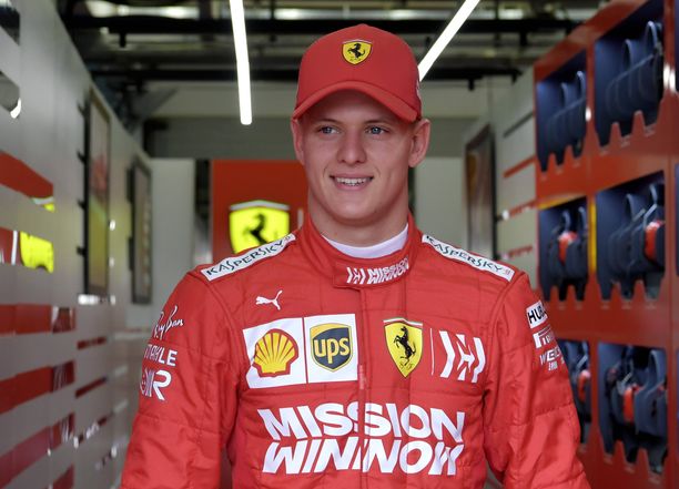 Mick Schumacher debytoi Ferrarin F1-auton ratissa tiistaina.