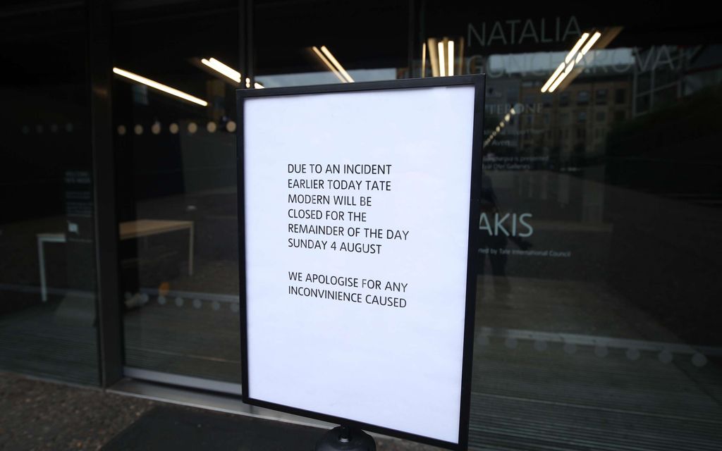 Poika viskattiin parvekkeelta Lontoossa – Tilanne synkkeni entisestään 