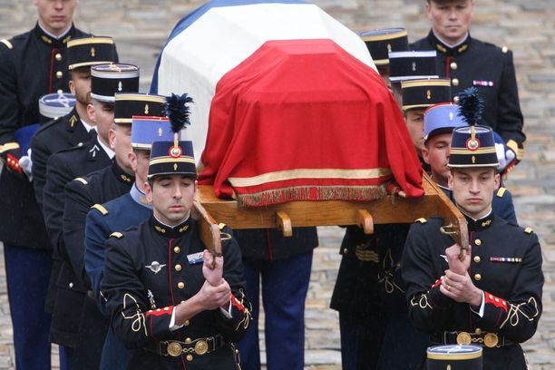 Trebesin iskussa kuollut poliisi haudattiin keskiviikkona Pariisissa.