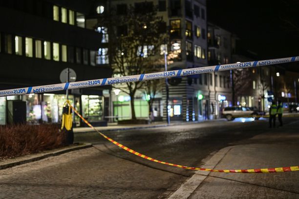 Vetlandan kaupungissa Ruotsissa tapahtui keskiviikkona veitsihyökkäys. Poliisi tutkii tapausta murhan yrityksenä. 