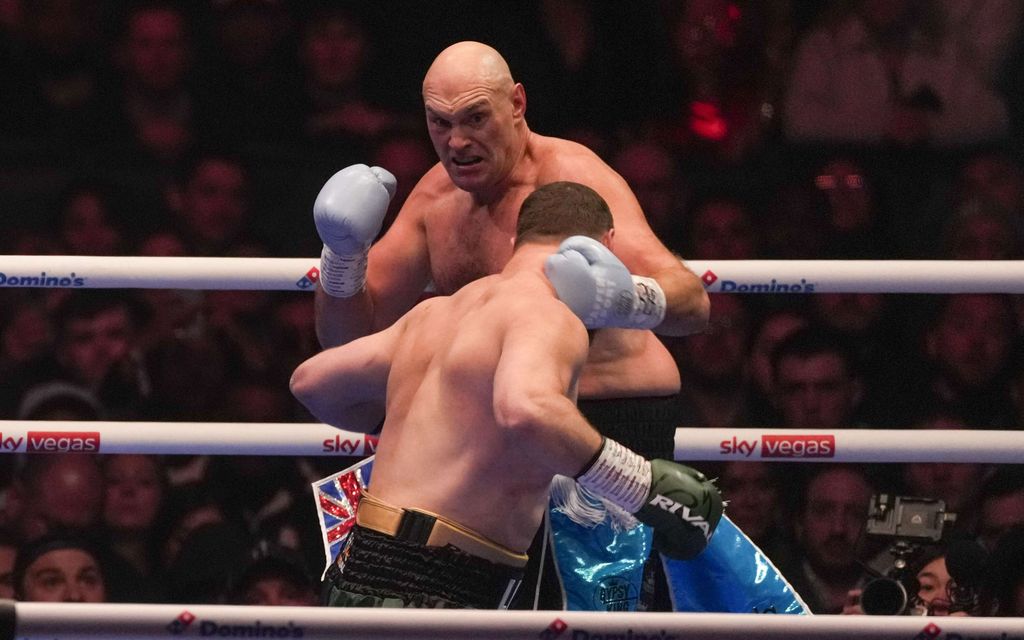 Tyson Fury, 37, palasi kehään ryminällä – Voiton jälkeen nähtiin melkoinen show