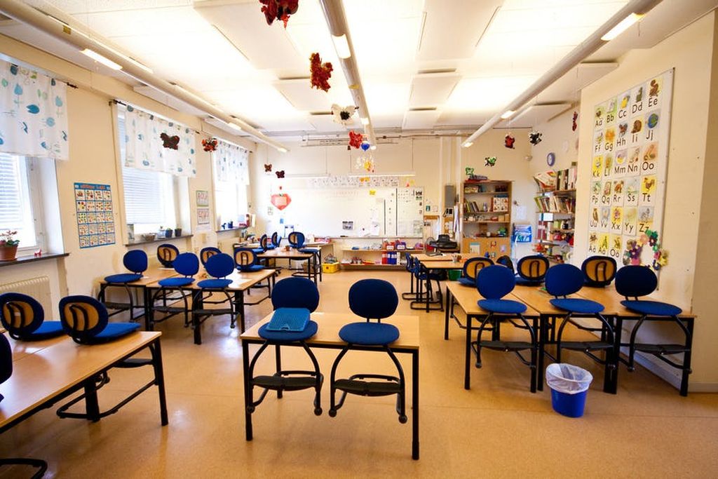 Peruskoulun opettaja kuoli Ruotsissa koronaan, 10 muuta sairastui - koulu suljettiin opettajapulan vuoksi