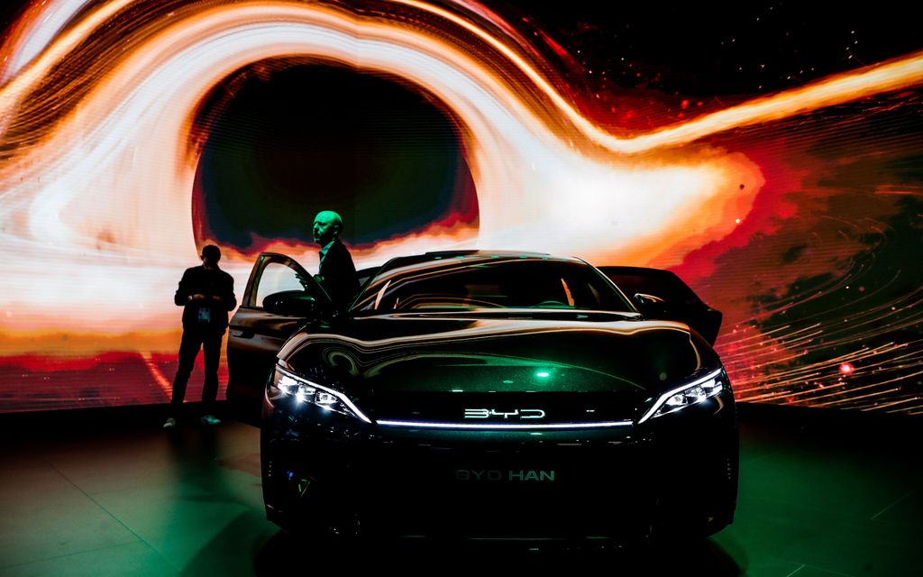 Auto­markkinoille ennustetaan valtavaa käännettä: kiinalaiset sähköautot vyöryvät Eurooppaan