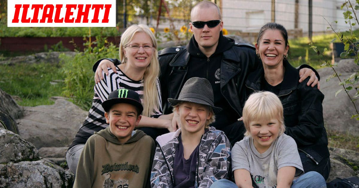 Illalla Televisiossa Markolla On Kaksi Vaimoa