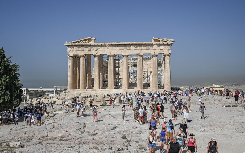 Kreikka ryhtyy rajoittamaan turistivirtoja – Akropolikselle vierailijaraja