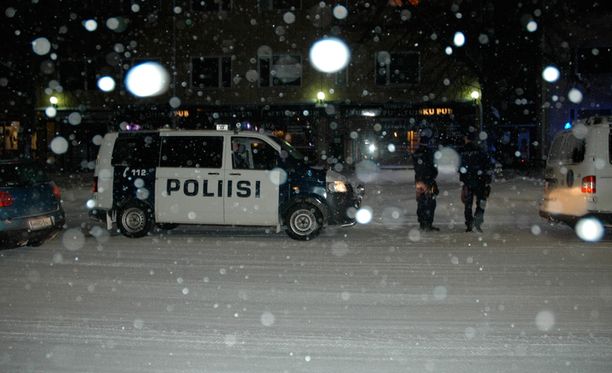 Poliisi jahtasi keskiviikkoiltana kirvessurmaajaa Oulussa.