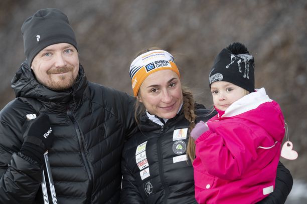 Ari, Nastassia ja Sofia Kinnunen olivat viikonloppuna Vuokatissa.