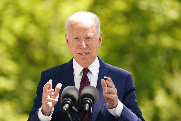 Presidentti Joe Biden kiittää amerikkalaisia maan koronatilanteen edistymisestä.