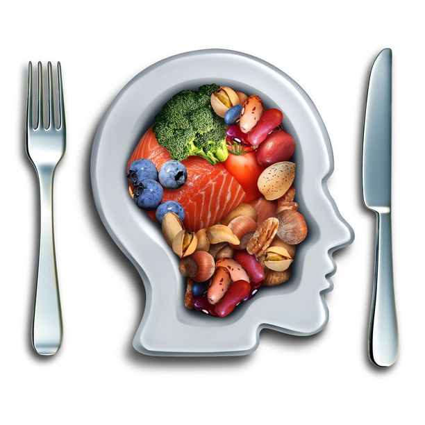 Aivoille hyvät ruoat koostuvat kotimaisista täysjyväviljoista, marjoista, vihanneksista, kalasta, pähkinöistä ja siemenistä.