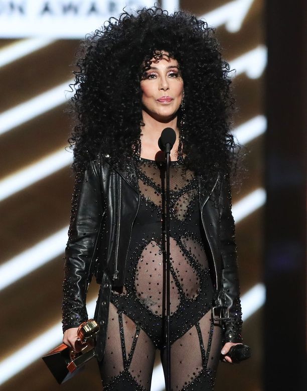 Laulajana kuuluisuuteen noussut Cher kertoo, kuinka hänen elokuvauransa alussa hänen kykyjään näyttelijänä epäiltiin rajulla tavalla.