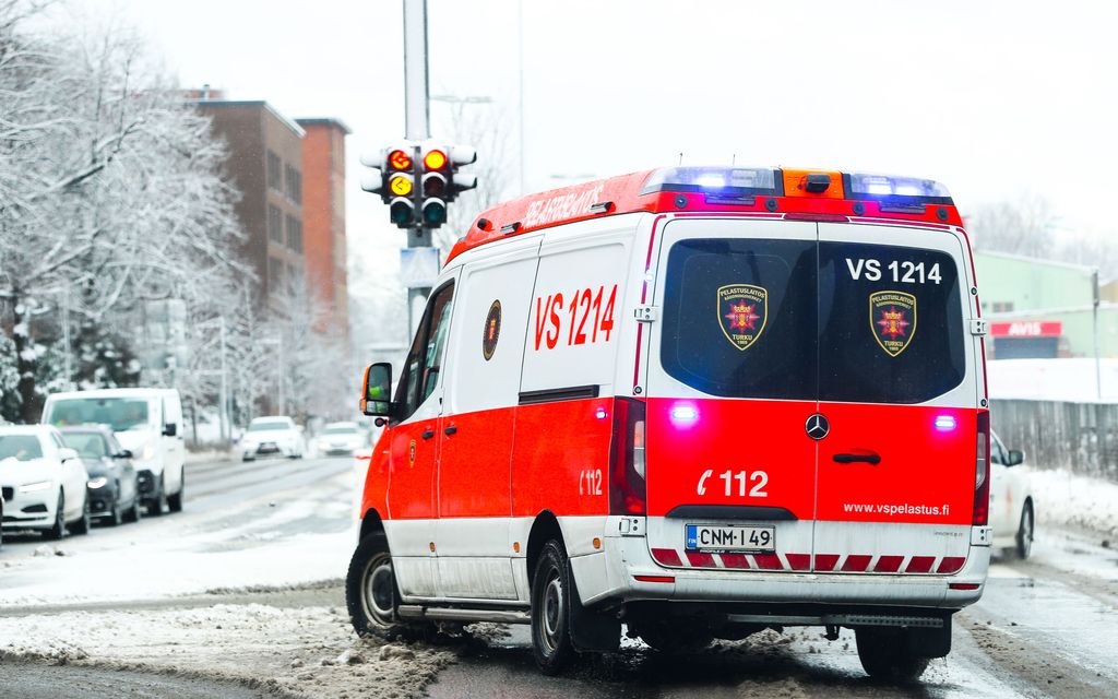 Viiden auton ketjukolari Hämeenlinnan­väylällä – pelastuslaitos varoittaa: ”Ajokeli erittäin huono”