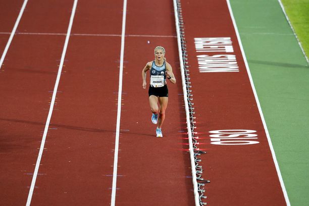Therese Johaug juoksi 10 000 metriä kesäkuun alussa aikaan 31.40,69.